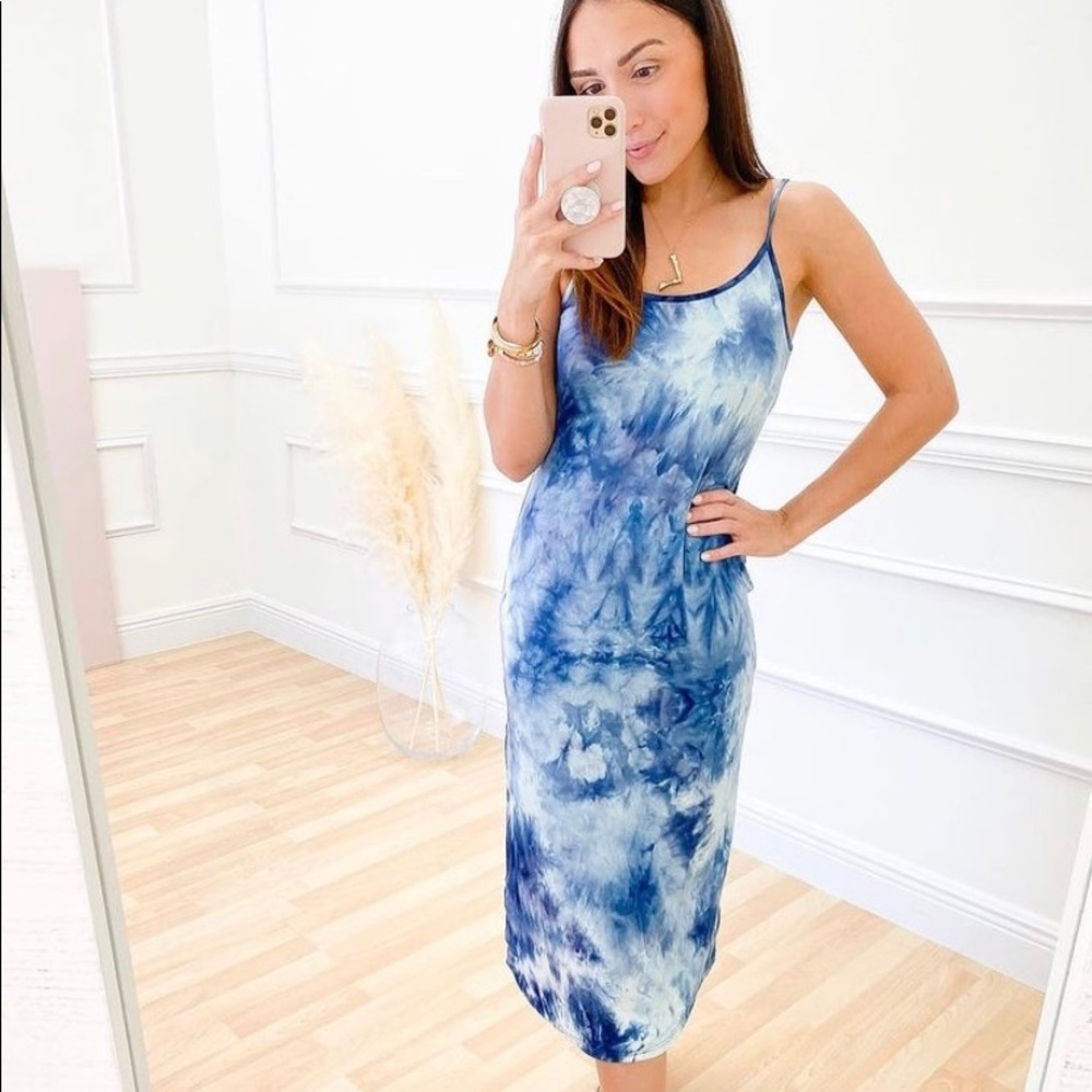 Boutique Tie dye body con midi dress